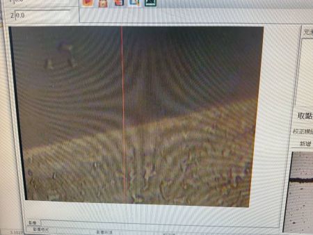 Laser DUV khắc vi mạch polycarbonate.